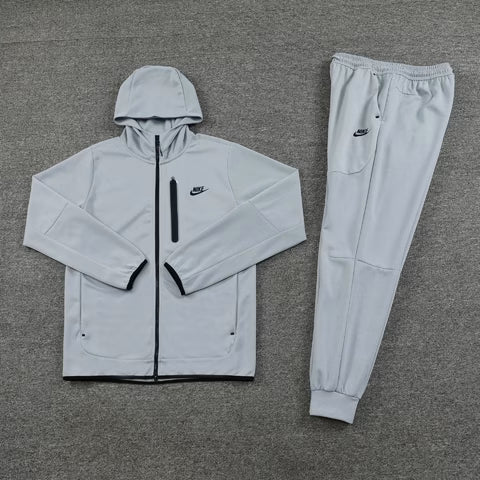 Conjunto Nike Sportswear Tech Fleece Cinza