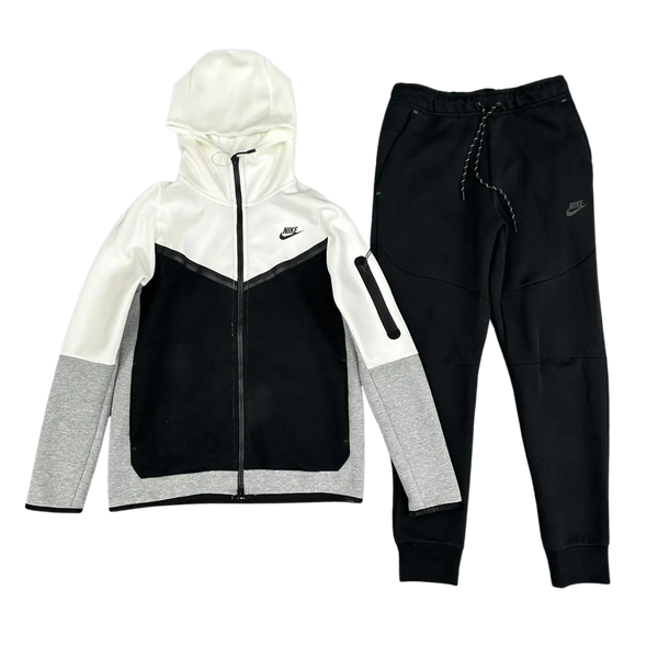 Conjunto NIKE TECH Fleece “Negro Blanco” Algodon Real