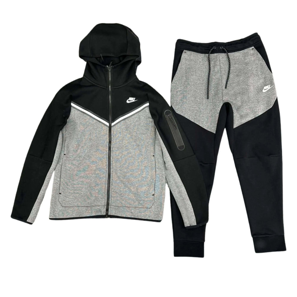 Conjunto NIKE TECH Fleece “Negro Gris” Algodón Real